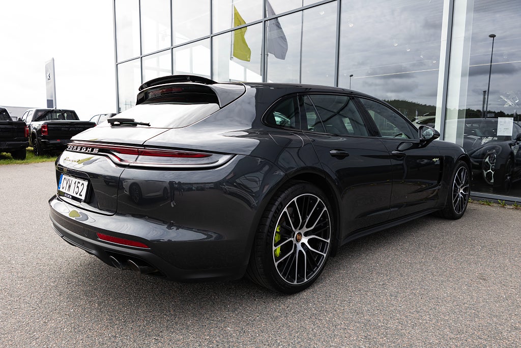 Porsche Panamera 4 E-Hybrid Sport Turismo PDK 462 hk Se utrustning!