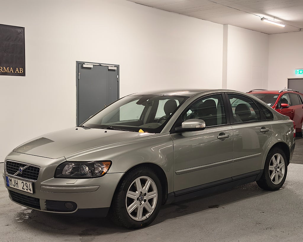Volvo S40 2.4 Momentum Eu4 REG-SENSORER/VÄRMARE/FRI HEMLEVERANS