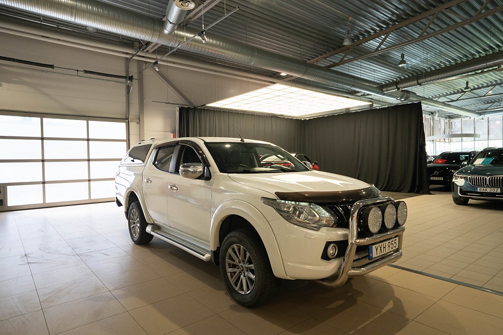 Mitsubishi L200 2.4 DI-D 4WD KÅPA D-VÄRM LÄDER DRAG KAMERA MOMS 1-ÄGARE