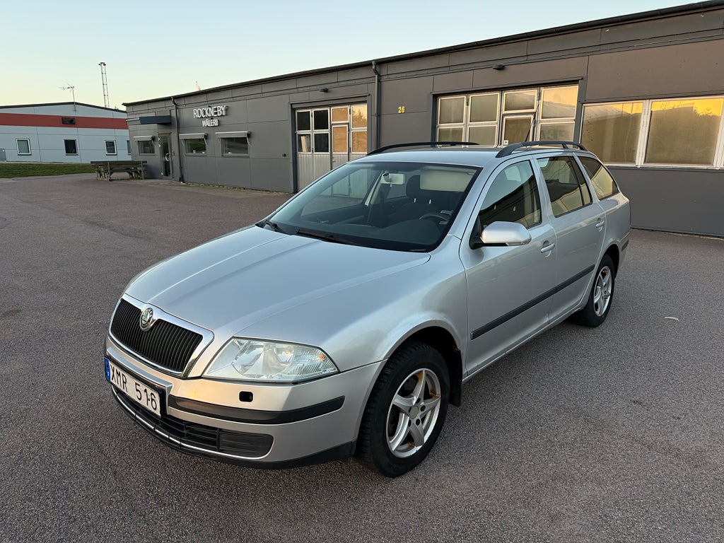 Skoda Octavia Kombi 2.0 FSI 4x4 | NYBES | NYSERVAD | DRAGKROK |