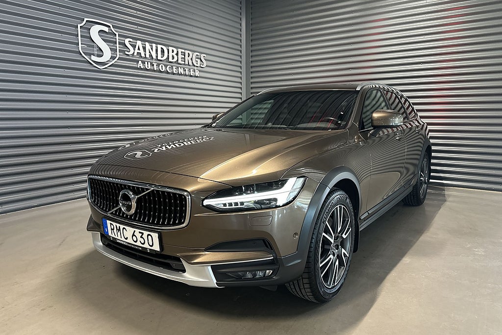 Volvo V90 Cross Country D4 AWD Pro 360 HuD B&W Panorama Värmare Navi Skinn Drag