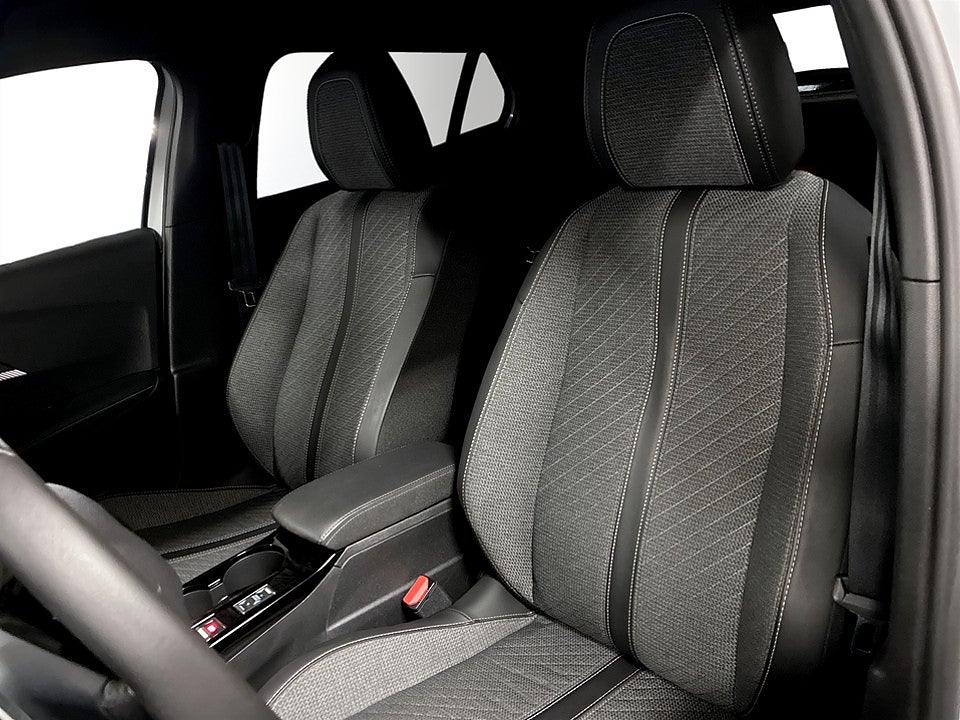 Bild på Peugeot 2008 Allure 1.2 PT 130hk B-KAMERA CARPLAY
