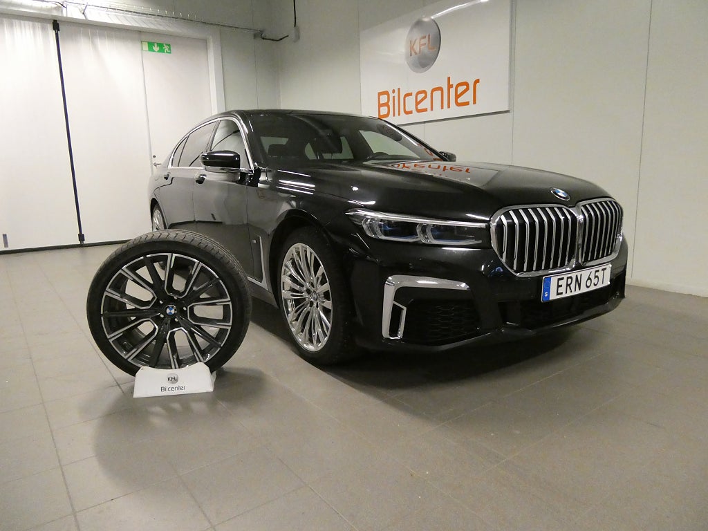 BMW 745 Le xDrive M Sport *JANUARIREA* Lucka-HU-360-Värmare-H&K-Luft