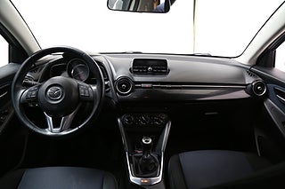 Halvkombi Mazda 2 9 av 23