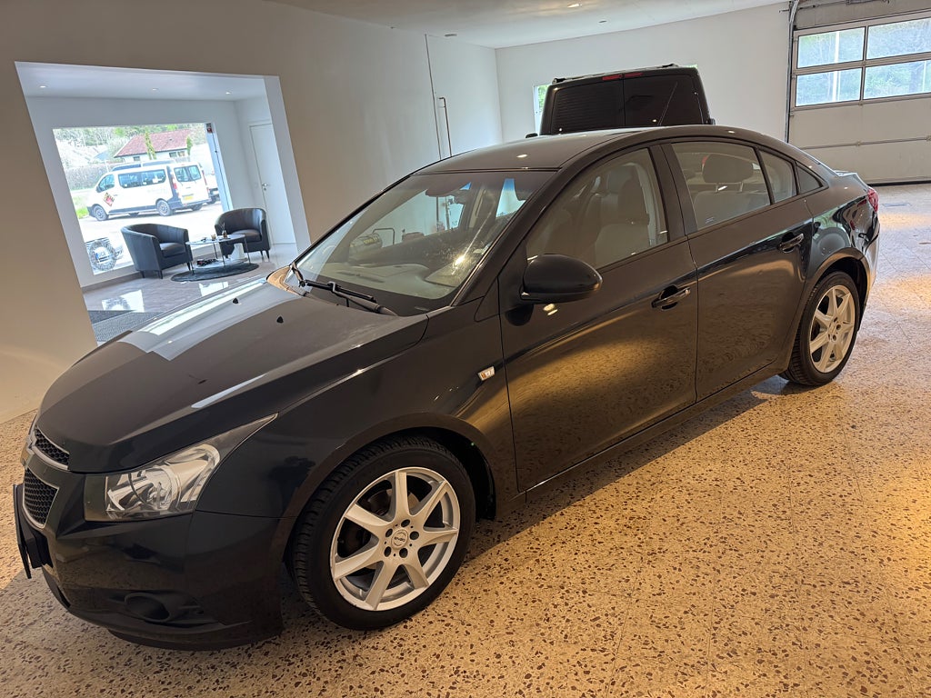 Chevrolet Cruze 1.6 lågmil välvårdad ny servad 