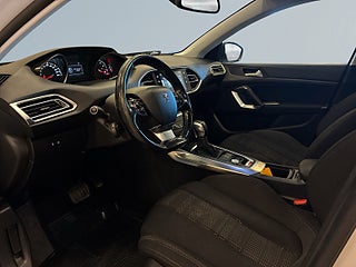 Peugeot 308 sw 1.2 PureTech 130 Allure SoV-Däck/Pano/P-Sens/Värmare – bild 7