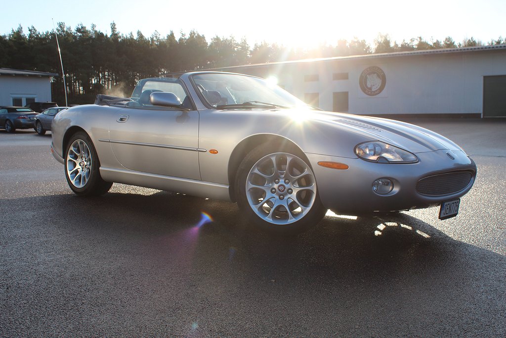 Jaguar XKR Convertible, två ägare, LÅGMIL, unikt skick!