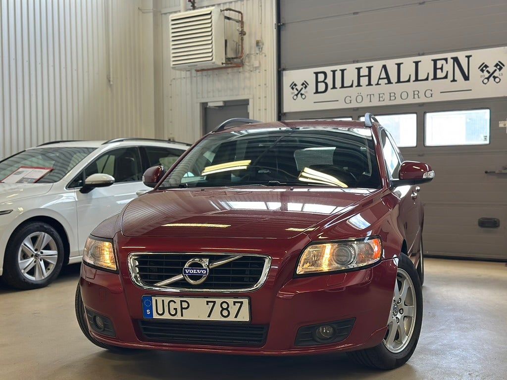 Volvo V50 D4(177hk)Momentum Automat P-värmare Bluetooth Lågmil! 