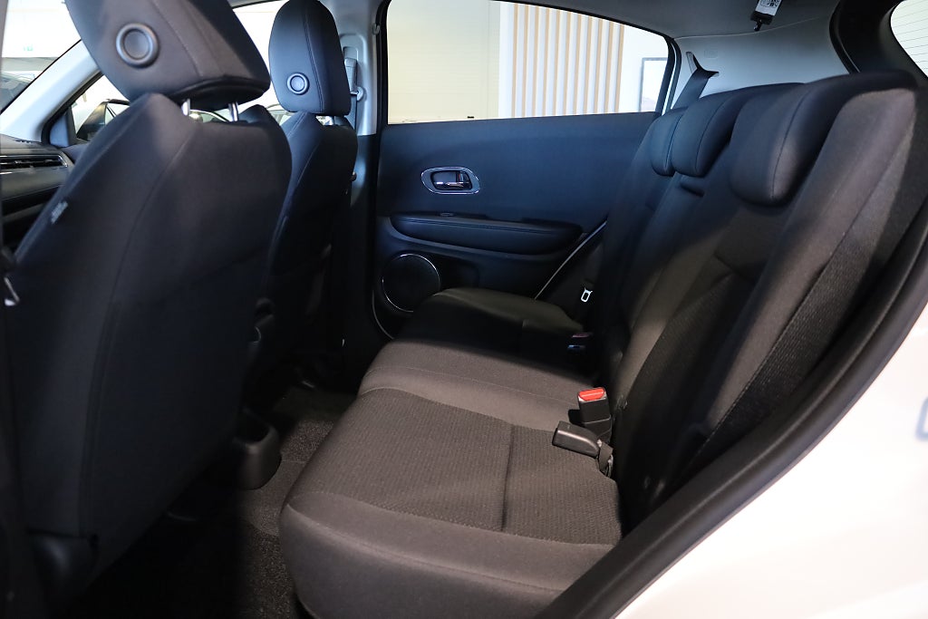 Honda HR-V 1.5 i-VTEC Elegance AUT Drag Kamera Navi Blåtand PDC