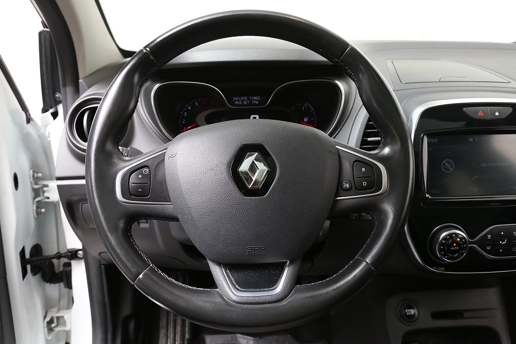Renault Captur 1,2 TCe BOSE Navi Kamera Pano ”En Svensk Klassiker”