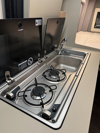 Husbil-halvintegrerad Robeta Womondo Pegasus Mercedes 150HK AUT 10 av 26