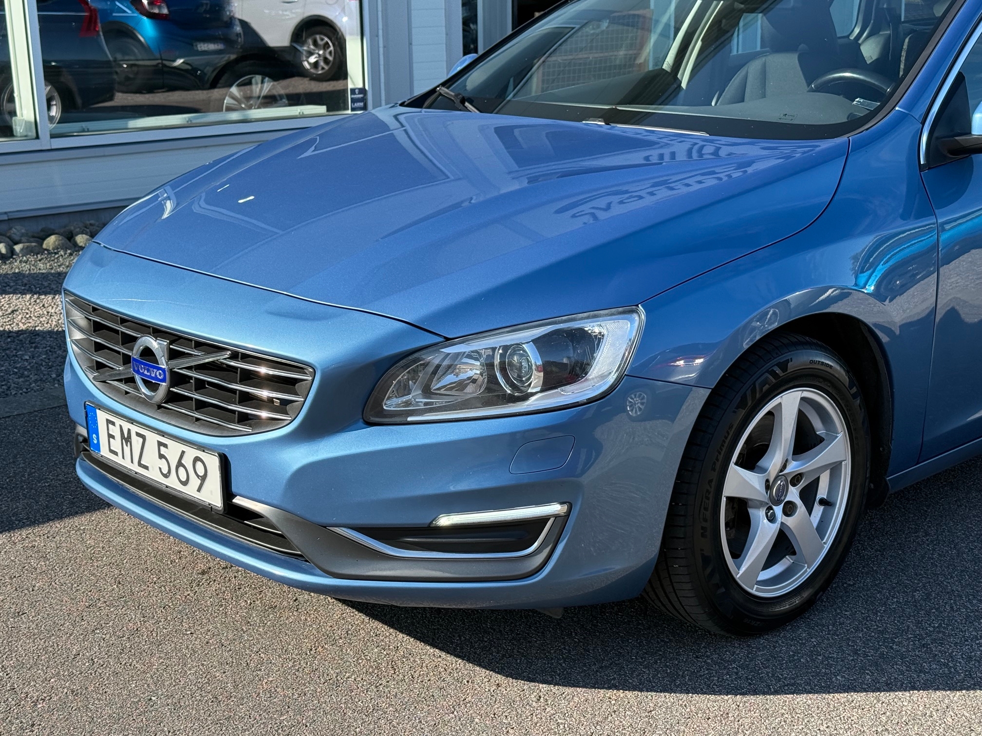 Volvo V60 2015, photo 3/46