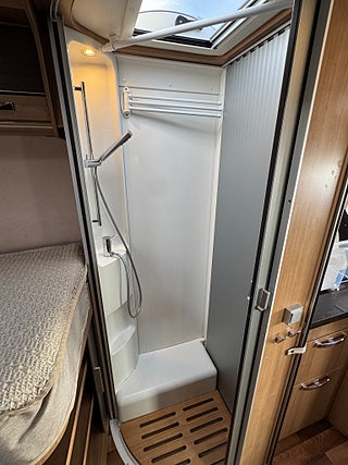 Husbil-integrerad Hymer B 678 ED-S 3.0 177HK AUT,  Långbädd & hyttsäng! ALDE! 14 av 21