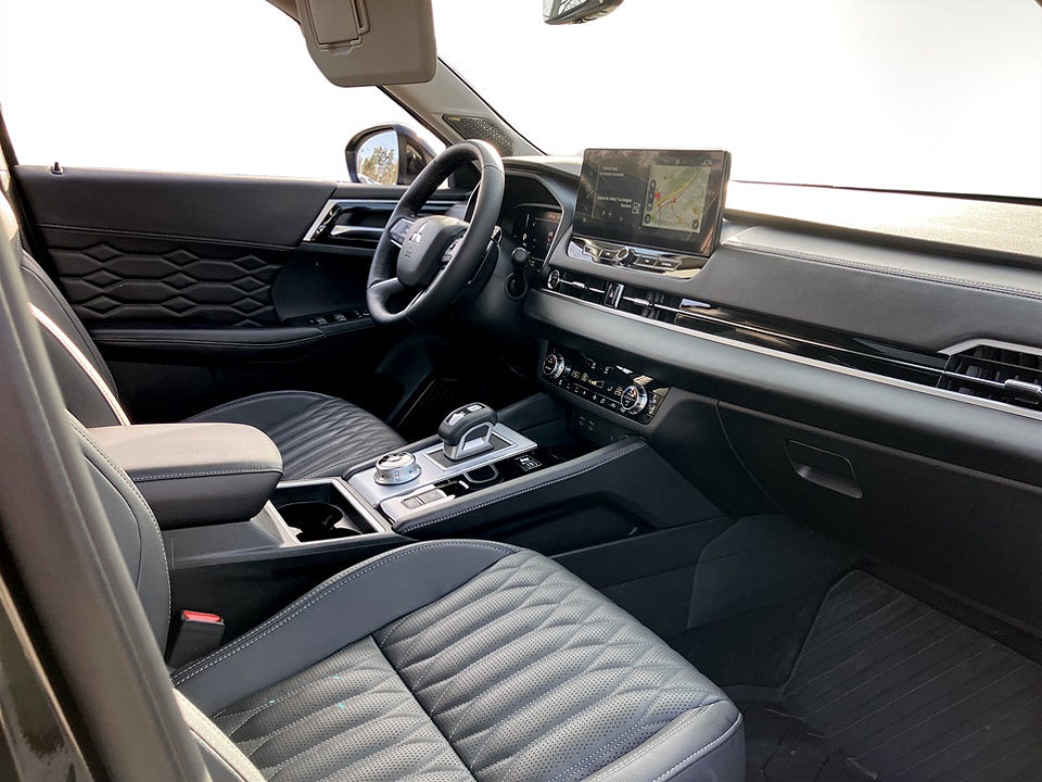 Bild på Mitsubishi Outlander Instyle PHEV 306hk Aut 4WD 360 DRAG ELSTOL PANO