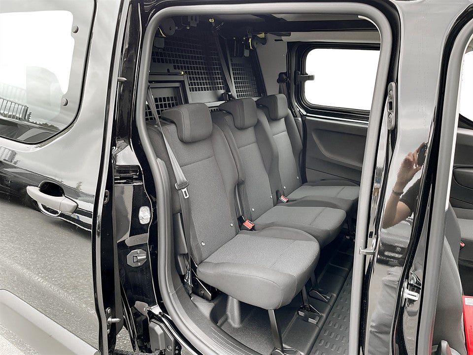 Bild på Peugeot Partner Crew Cab 130hk Aut - EDITION! SERVICE & V-HJUL INGÅR!