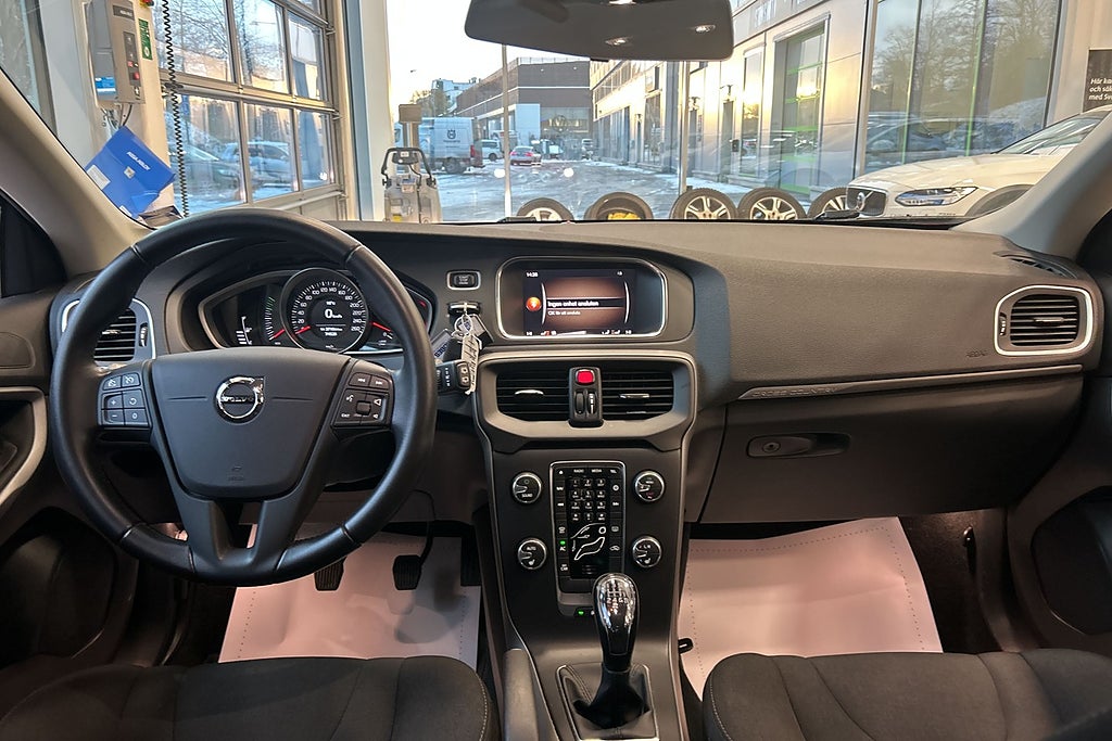 Volvo V40 Cross Country D2 Kinetic P-Sensorer/VOC/BT 7452MIL