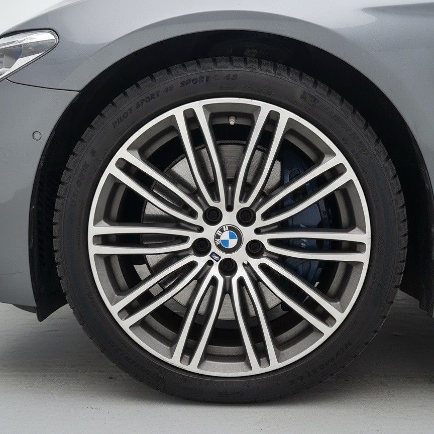 BMW M550I V 8 / xDrive Sedan / Panorama