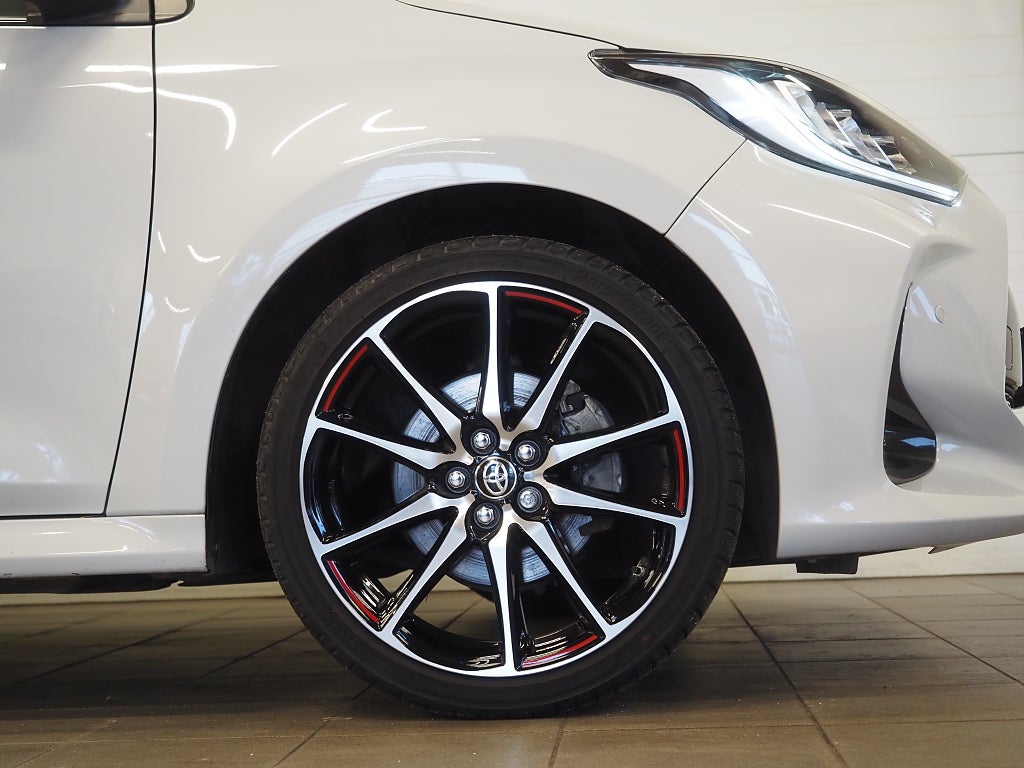 Toyota Yaris Hybrid 116hk CVT GR Sport |Navi|Backkamera|HUD| 2022