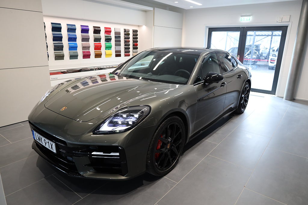 Porsche Panamera 4S E-Hybrid / 544 HK