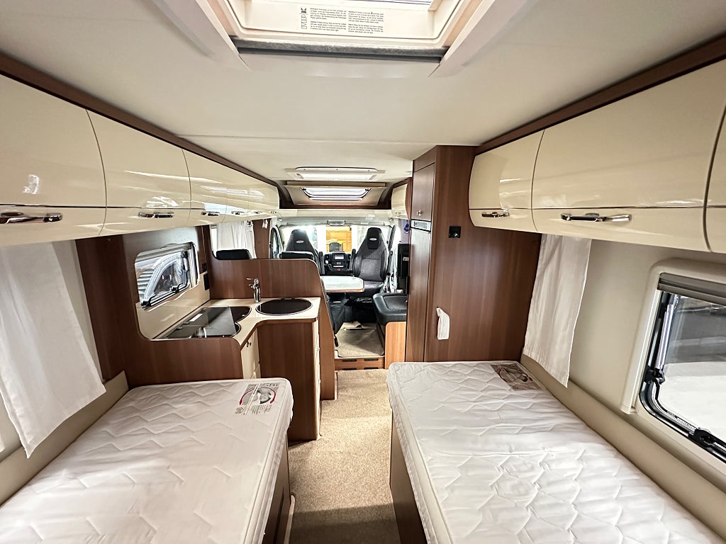 LMC T 713 Passion Alde Långbädd toa bak thumbnail