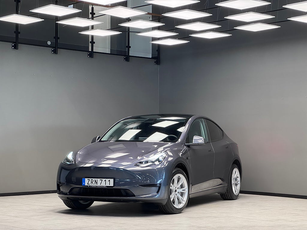 Tesla Model Y Standard Range RWD / Drag / B-kamera 