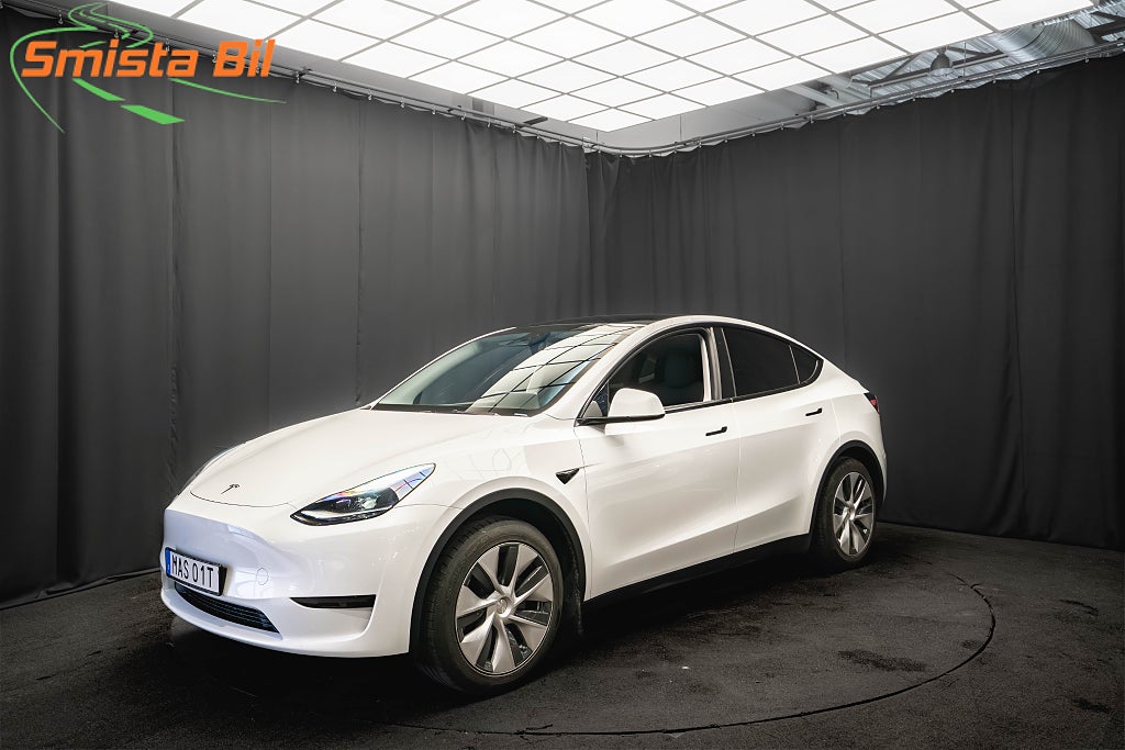 Tesla Model Y Standard Range RWD DRAG PANO LÄDER 1-ÄGARE MOMS
