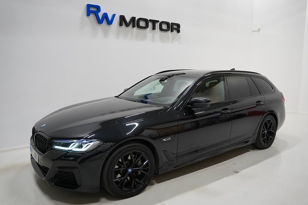 BMW 530e xDrive 292hk MOMS Touring M Sport Laser H/K P-värm