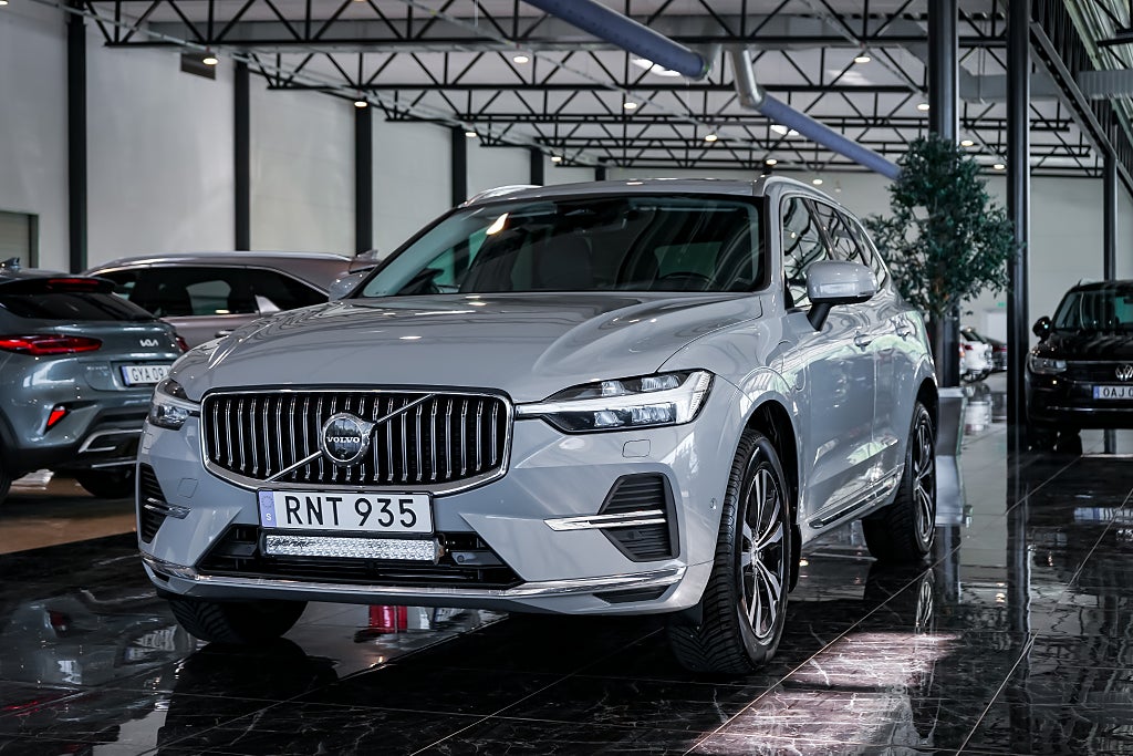 Volvo XC60 Recharge T6 AWD Geartronic Core Edition  | Pano | Led |
