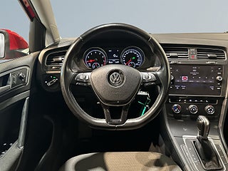 Volkswagen Golf 5-dörrar 1.0 TSI Kamera Drag Extraljus Mvärm S/V-hjul – bild 9