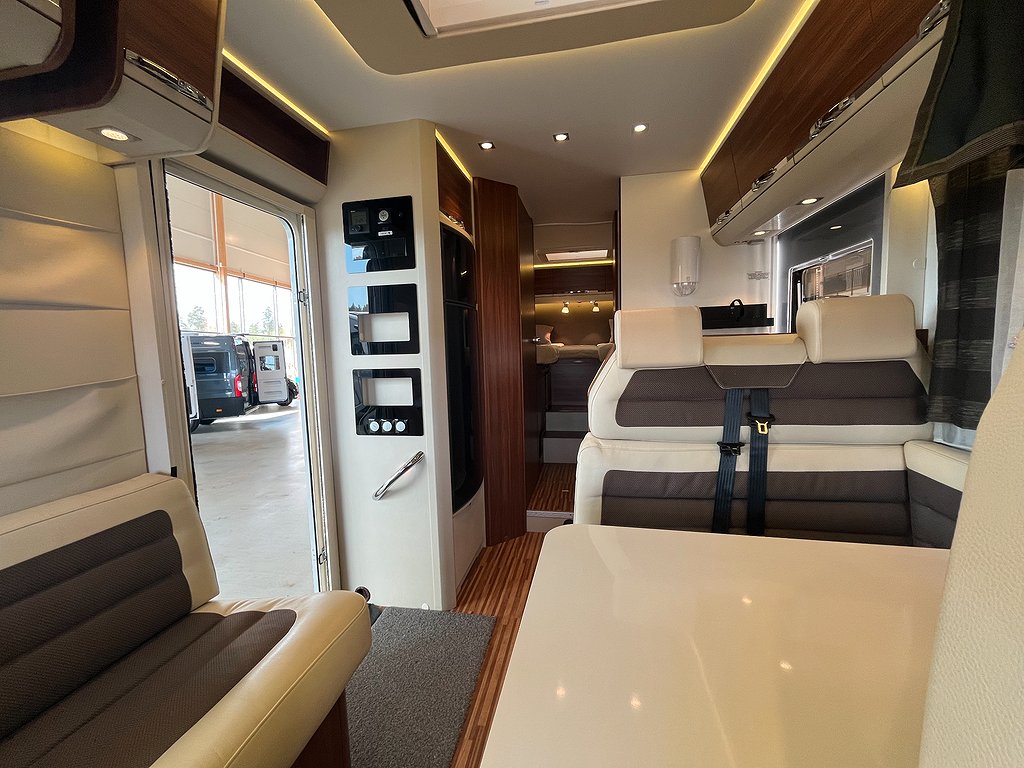 Adria Sonic Plus 700 SL / Automat 150hk / Solcell x2 / Ugn - Adria