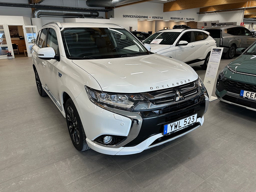Mitsubishi Outlander PHEV Comfort Automat4+4 Dragkrok  thumbnail