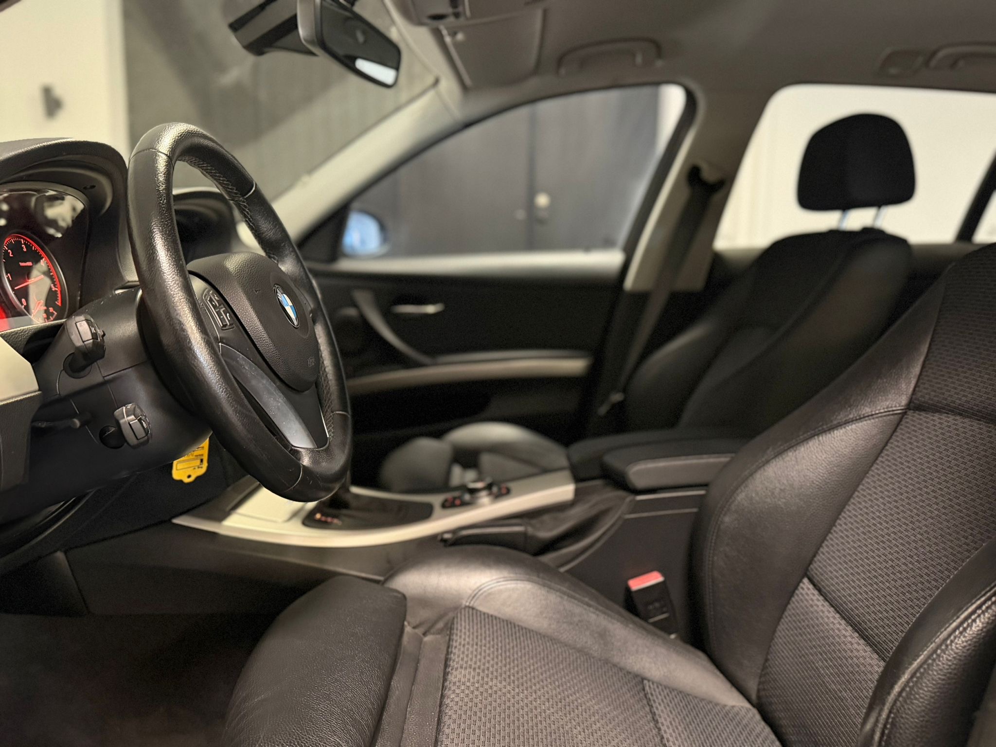 BMW 330 2011, kuva 7/54