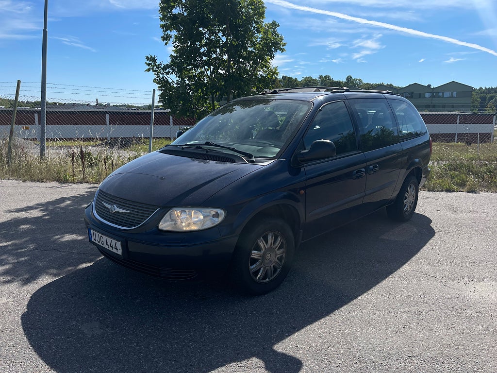 Chrysler Grand Voyager 3.3 V6 PDC BAK 7 sits LEVERERAS NY BESIKTIGAD 