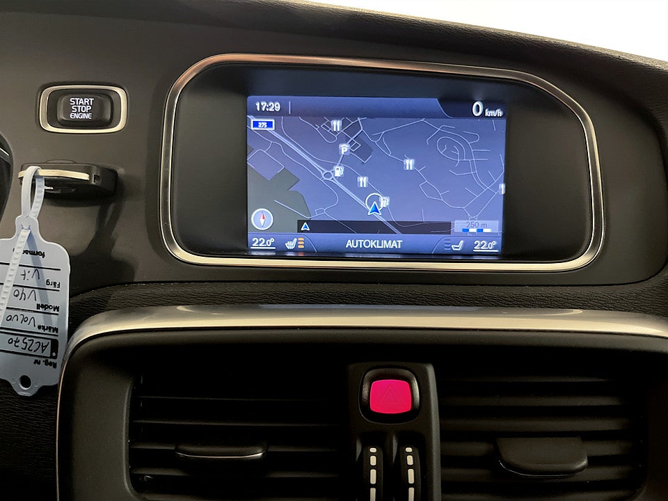 Bild på Volvo V40 Cross Country Momentum D2 B-KAMERA VOC & NAVI 115hk