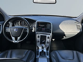 Volvo XC60 D4 AWD Ocean Race 1Ägare/S&V-däck/M-värm/Sensorer/Skinn – bild 8