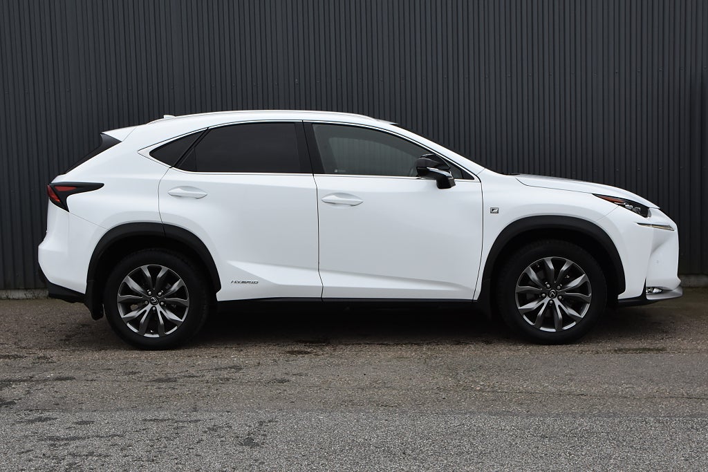 Lexus NX300h 2017 - miniatyr 3