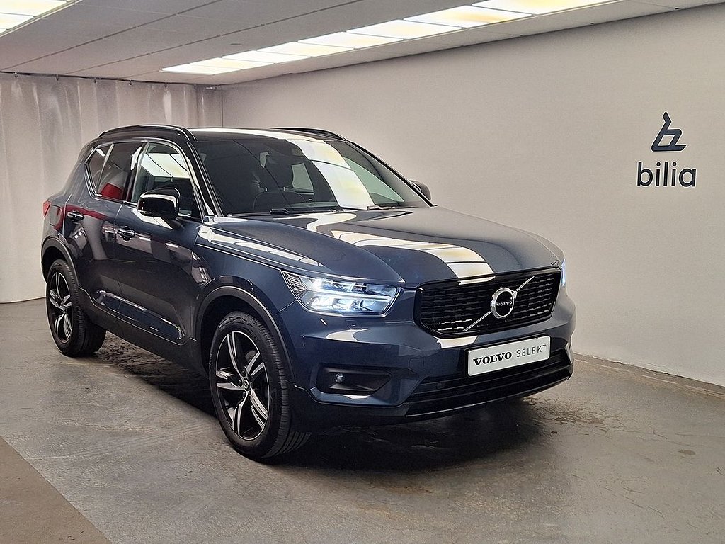 Volvo XC40 B4 II AWD Bensin R-Design/ Navi/ HarmanK/ Värmare/ Ljuspaket