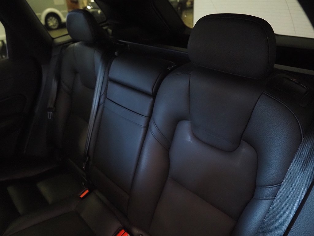 Volvo XC60 Recharge T8 392hk AWD R-Design |Drag|Pano|Skinn| 2020