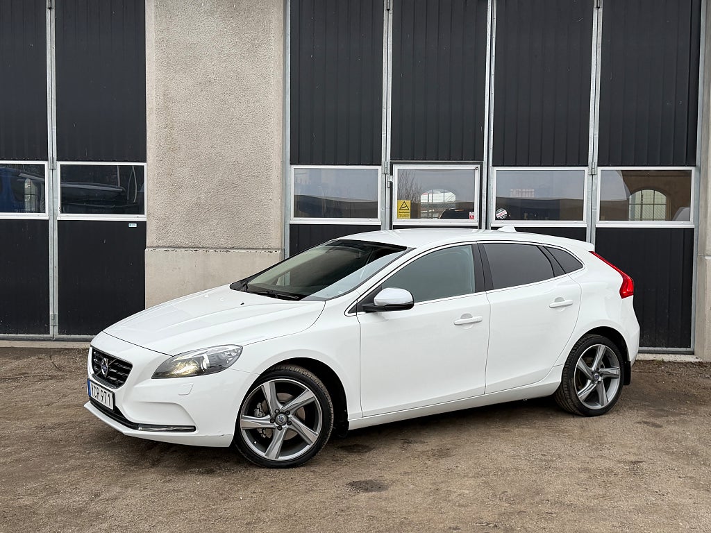 Volvo V40 D2 120HK Momentum Dieselvärmare VOC Bluetooth 