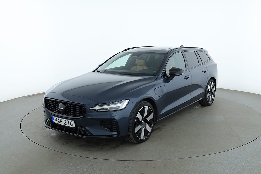 Volvo V60 Recharge T8 Ultimate Dark / Panorama, Orrefors, ...