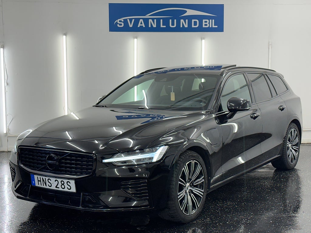 Volvo V60 Recharge T8 AWD Geartronic R-Design / Skinn/ PANO / HUD