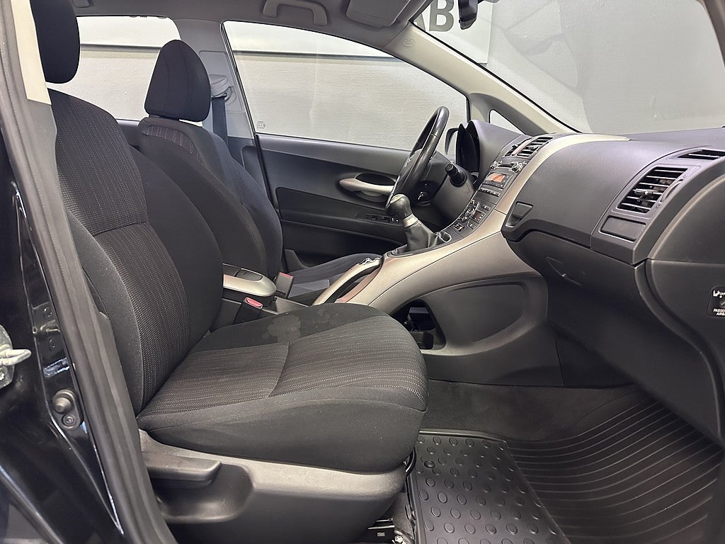 Toyota Auris 5-dörrar 1.6 Dual VVT-i Nybesiktad | Nyckelfri | S+V