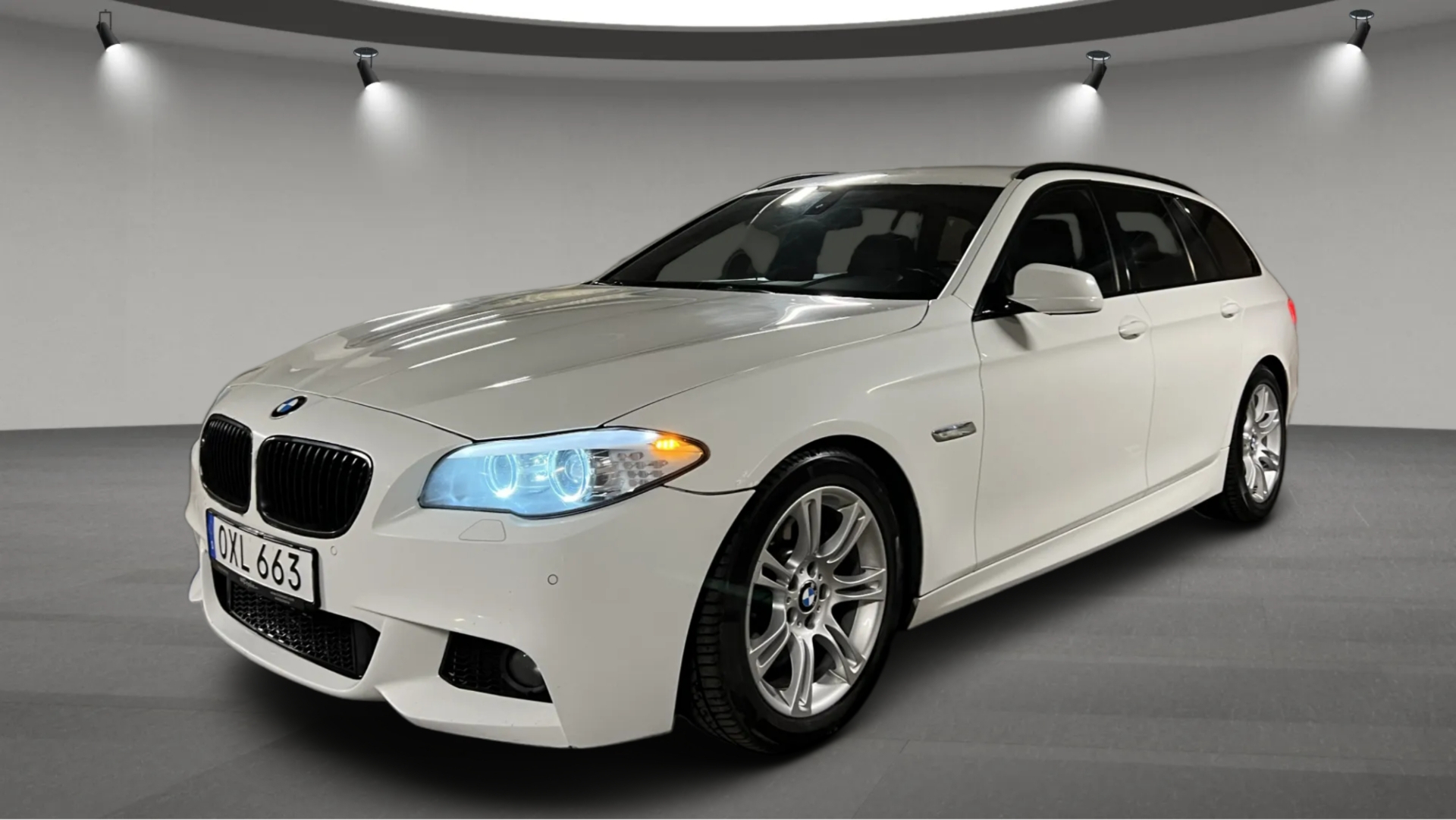 BMW 528 2011, bild 2/36