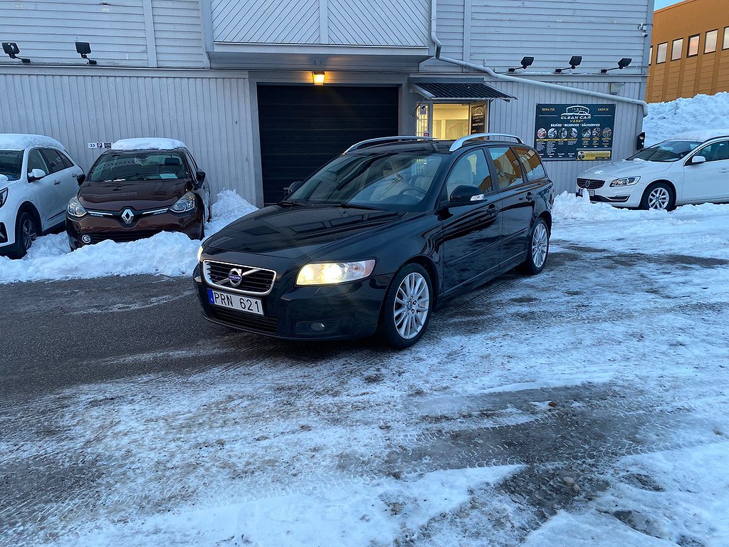 Volvo V50 D2 Summum NYSERVAD Nybesiktigad Värmare Räntefritt