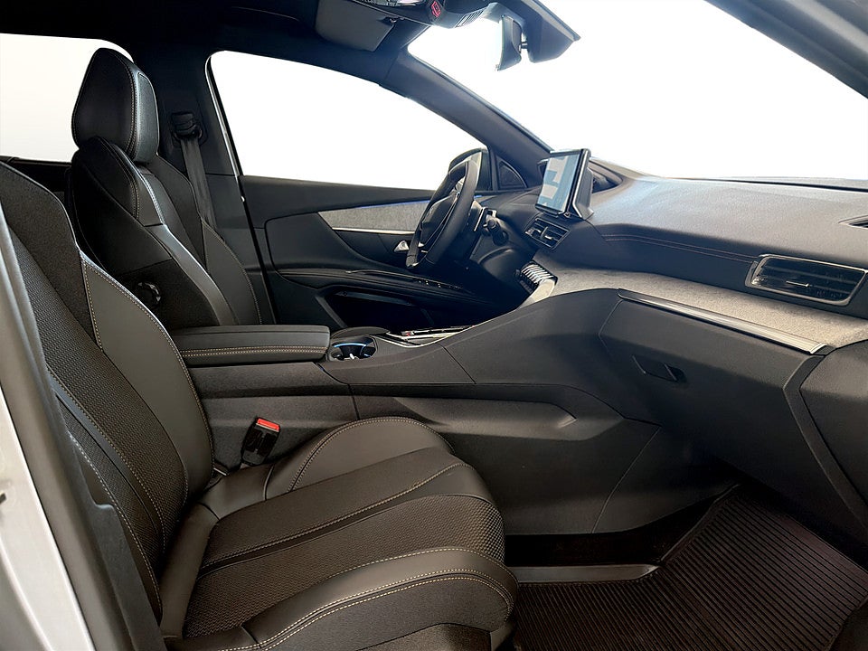 Bild på Peugeot 5008 GT 1.2 PT 130hk Aut 7-SITS B-KAMERA CARPLAY