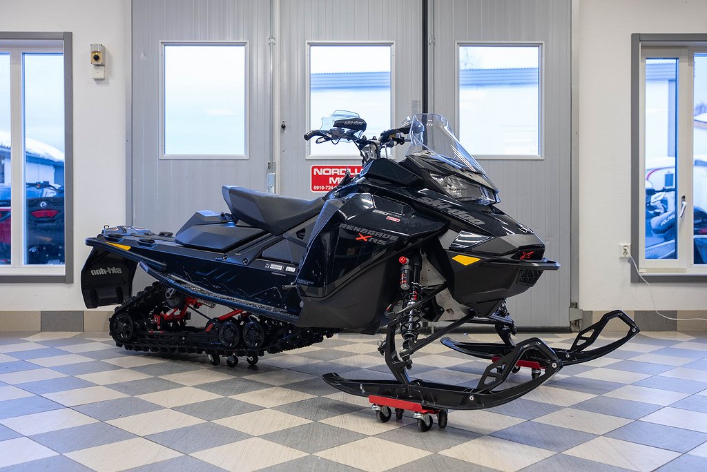 Ski-Doo Renegade XRS 850 E-TEC *148 MIL!*