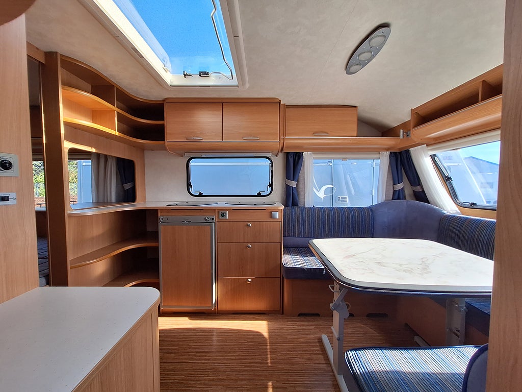 Adria Altea 512 UP Dubbelbädd, Solcell