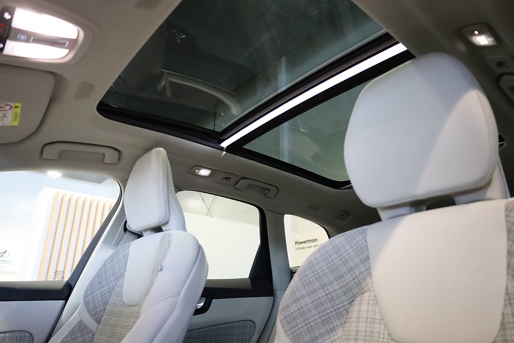 Volvo XC60 Recharge T6 350hk AWD Core Bright Pano Drag Leasbar 2023