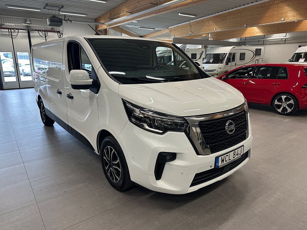 Nissan Primastar Automat 150 Hk Skåpinredning "Moms bil"