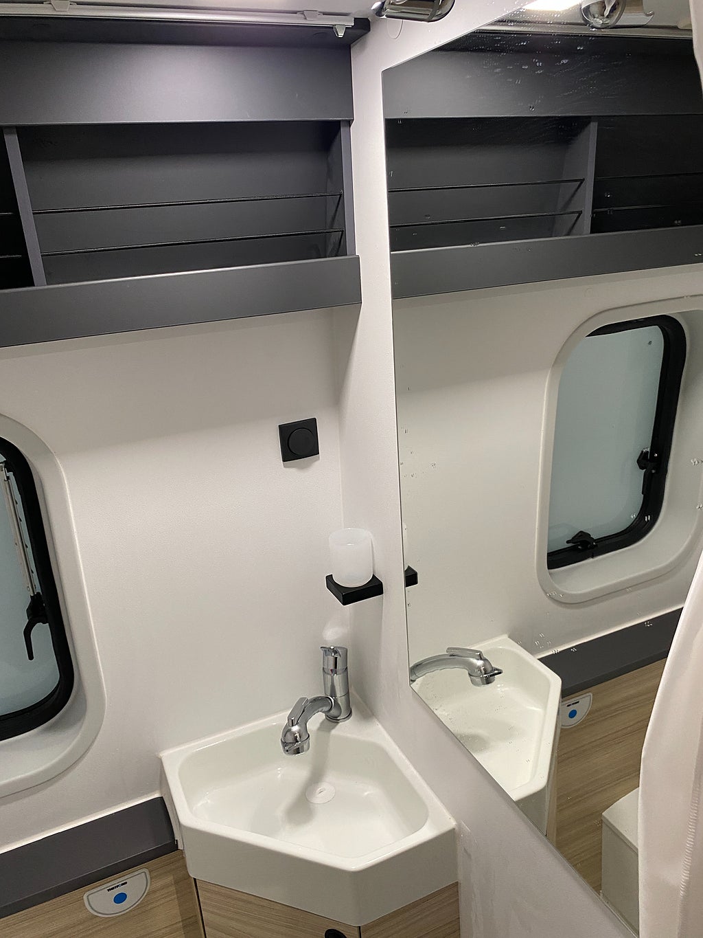 Sun Living V 60 SP / Automat / Under 6 meter / Van/Plåtis - Sun Living